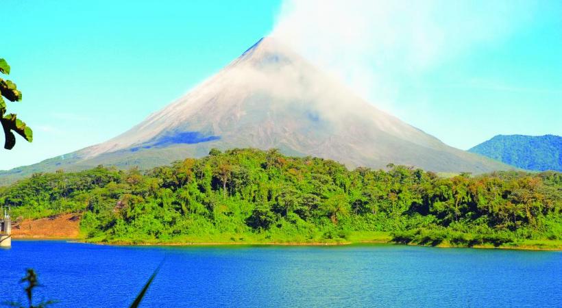 est situé sur la côte Pacifique. 