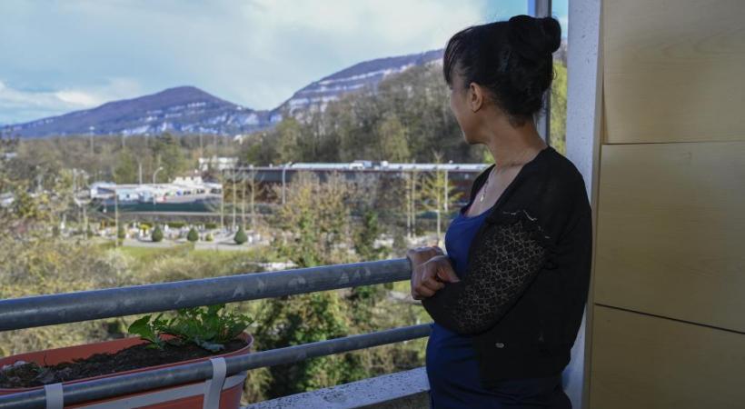 De son balcon, la maman de Semhar peut voir la tombe de sa fille. CHRISTINA BONZON/DR