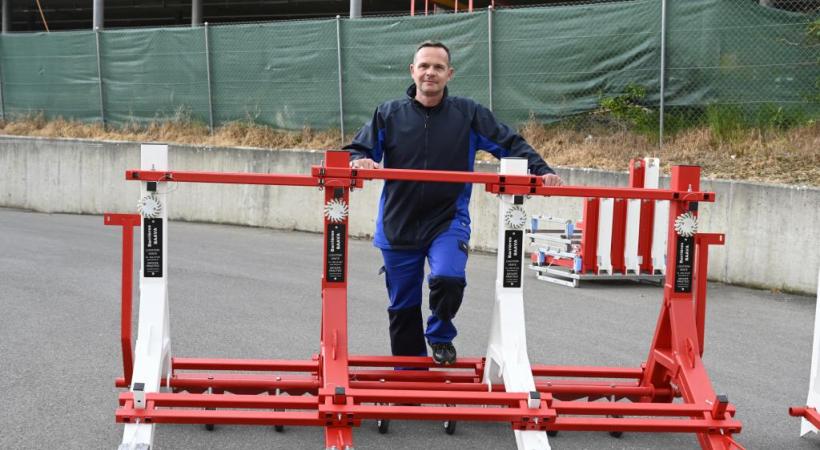 Pascal Seeger, ancien inspecteur de police, devant une barrière antiterroriste. CHRISTIAN BONZON