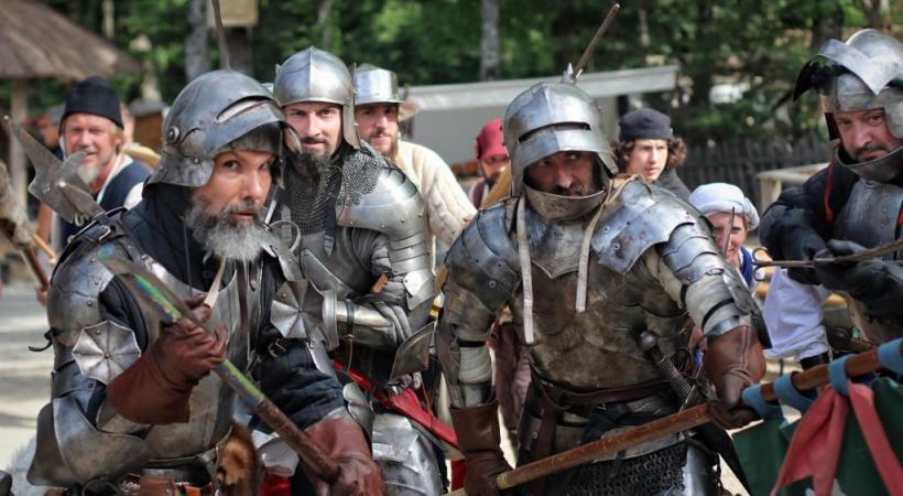 Une fois par année, le petit village d’Andilly, en Haute-Savoie, fait un saut de sept cents ans dans le passé. THIBAUT DEMURGé
