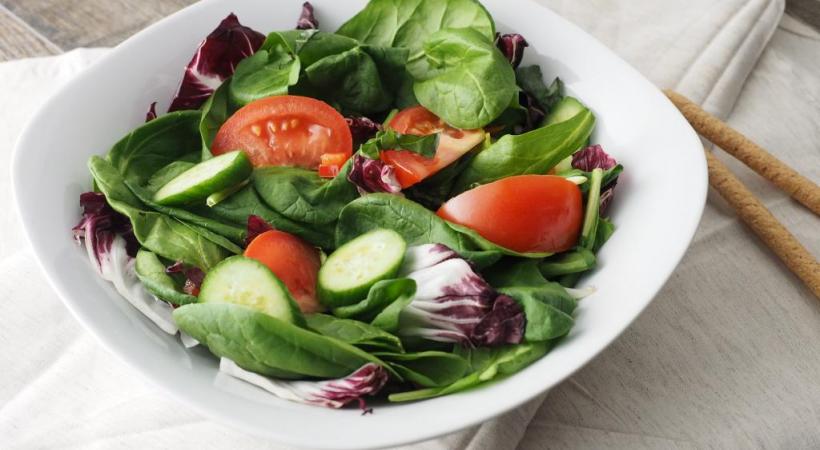 Une salade fraîcheur, vite prête. PIXABAY