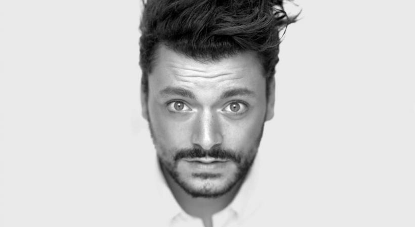 L’humoriste et acteur français continue 