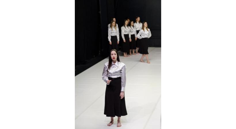 Dans «Nos parents», la mise en scène brouille les pistes et mêle les narrations. PHILIPPE WEISSBRODT