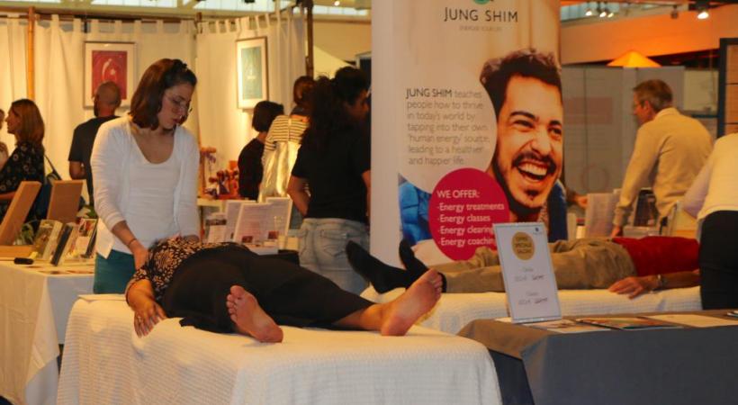 Au fil des années, le salon Holistica a su trouver son public. RECTO-VERSEAU