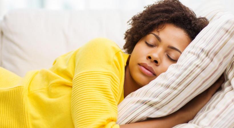 Un petit somme après le déjeuner  vous redonnera de l’énergie pour le reste  de la journée. 123RF/DOLGACHOV