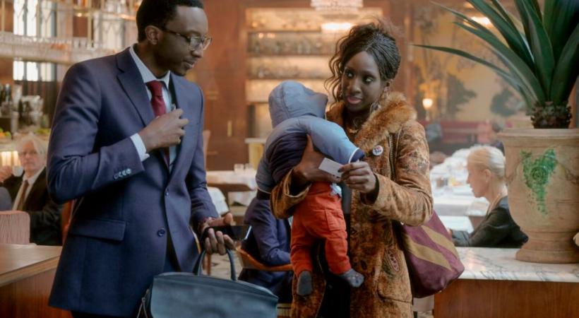 Le jeune avocat sous le charme de la combative nounou. JMH PRODUCTIONS