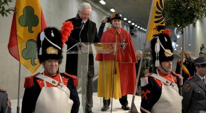  DR DR FLORIAN HOSSFELD.