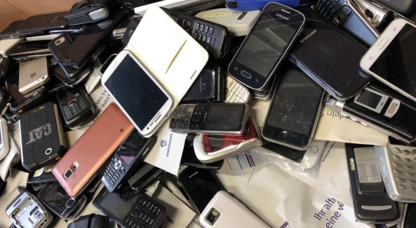 A Réalise, les smartphones usagés sont triés, puis réparés ou recyclés. DR