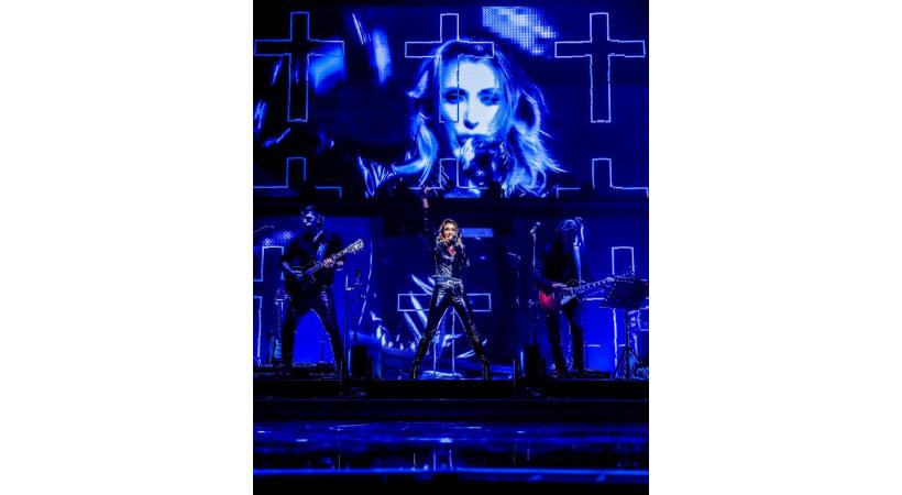 Ça plane toujours autant pour Plastic Bertrand. La preuve en live de la tournée Star 80 sur la scène de l’Arena le 7 novembre prochain. DR