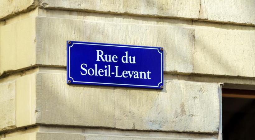 Un panneau en Vieille-Ville. Choisir un nouveau nom de rue: pas si facile! 123RF/ROSTISLAV AGEEV 