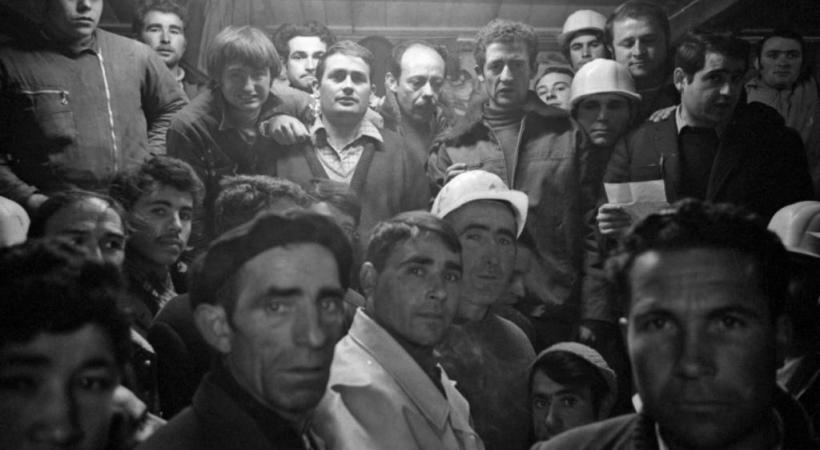 Grève de saisonniers de l’entreprise Murer. A voir dans l’exposition conçue par les Archives contestataires, le Collège du travail et Rosa Brux. 