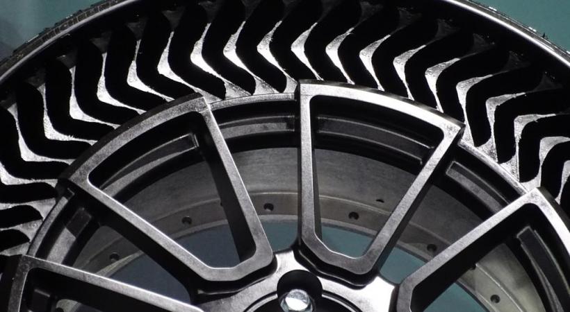 Pirelli utilise la compétition, comme la Formule 2, pour affiner ses recherches. DR