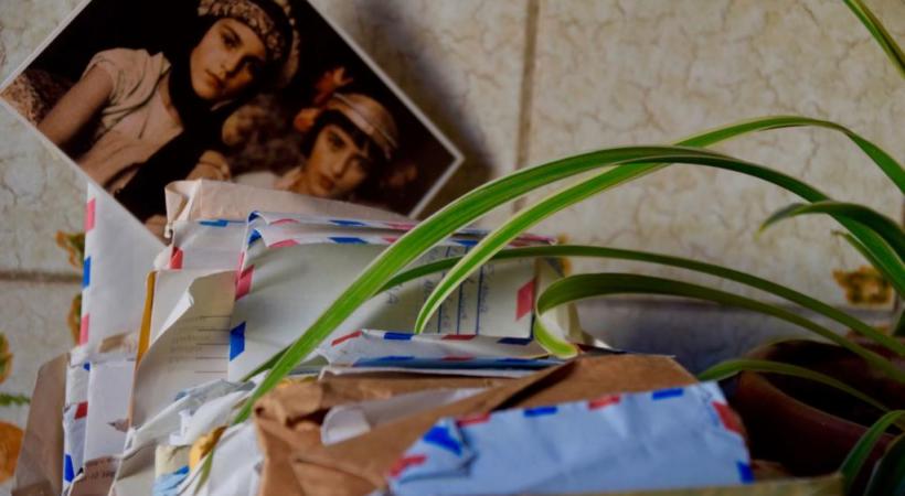 La pièce est une excursion magique dans ce royaume des lettres écrites. DR