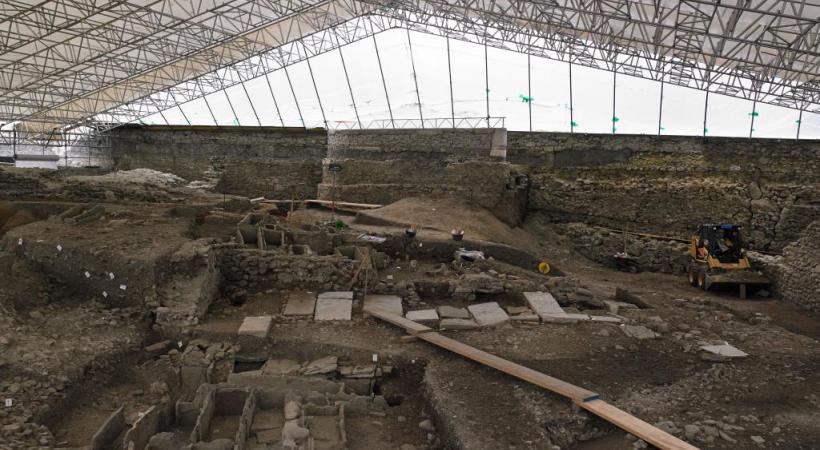 Les vestiges à Saint-Antoine «sont fragiles et ne peuvent pas rester au grand air», avertit Rémy Pagani (en médaillon). DR