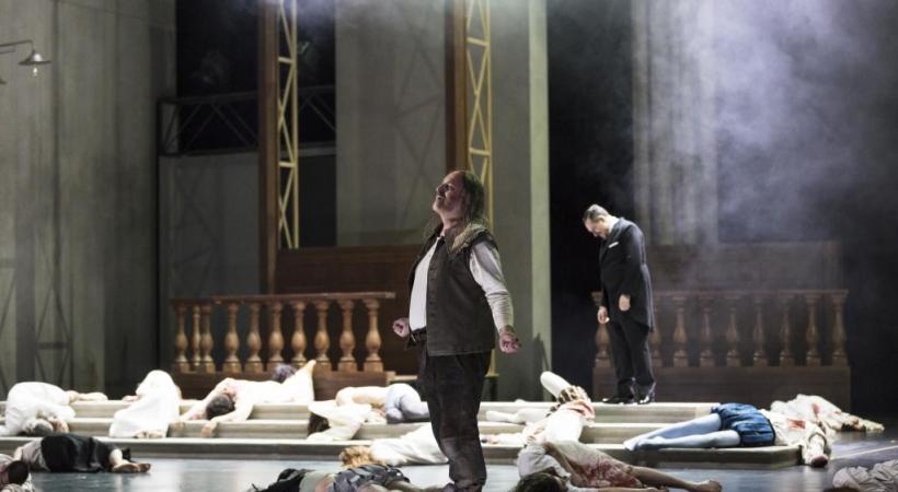 Dans le grand opéra de Meyerbeer retravaillé par Jossi Wieler et Sergio Morabito, les décors et costumes sont signés Anna Viebrock. MAGALI DOUGADOS