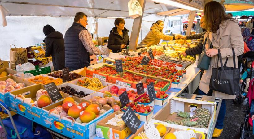 Onze stands alimentaires sont autorisés à s’installer sur la Plaine. 123RF/PONGPIPAT SRIWARALAK