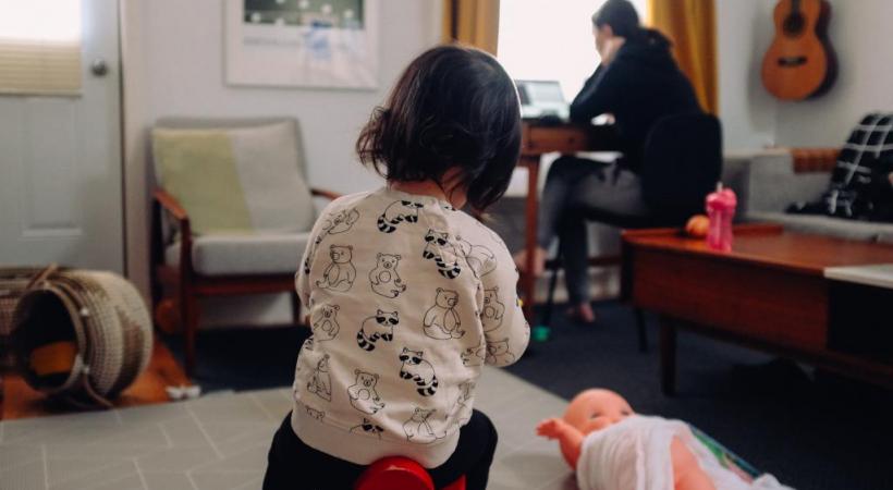 Le confinement de la population ne réduirait les contaminations que de 5%. . DELUVIO/UNSPLASH