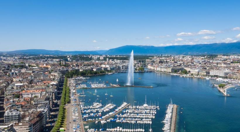 Les touristes pourraient préférer la campagne ou la montagne à la ville. 