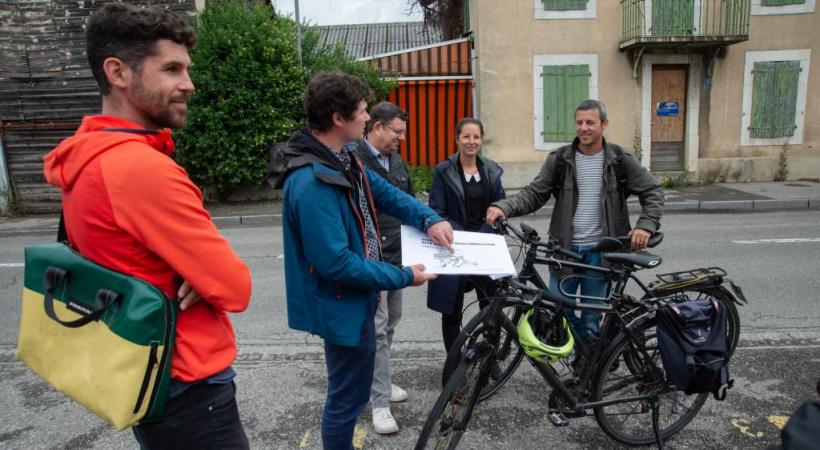 Les chefs de projets et urbanistes imaginent les aménagements du futur prolongement. 