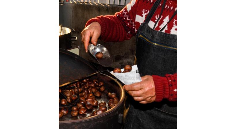 La saison des marrons chauds s’étend d’octobre à mars. 123RF