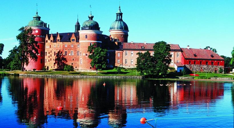 Au sud de la Suède, la campagne se donne des airs de conte de fées. Bergen, l’une des plus belles escales norvégiennes, dont un quartier est classé par l’Unesco. Geiranger, en Norvège, est particulièrement propice au trekking. KONTIKI 