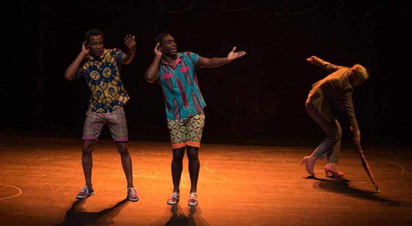 La pièce évoque le périple de deux footballeurs dont le destin va basculer. DR