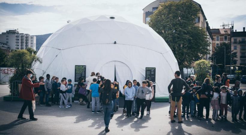 Des élèves sont invités à une expérience inédite dans la biosphère. 