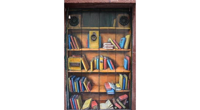 La nature sauvage qui invite à marcher sur les sentiers qui longent les levadas, des petits canaux d’irrigation typiques. OFFICE DU TOURISME MADÈRE Piscine naturelle à Porto Moniz. OFFICE DU TOURISME MADÉRE La rue Santa Maria à Funchal est célèbre pour ses portes peintes. FLORENT SOLAISE 