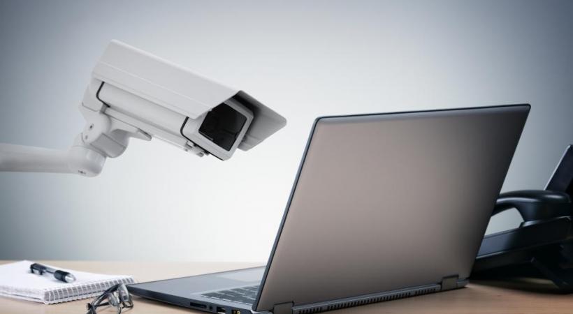 Une surveillance permanente par des logiciels espions est réputée attenter à la santé des travailleurs. 123RF/BRYAN JACKSON