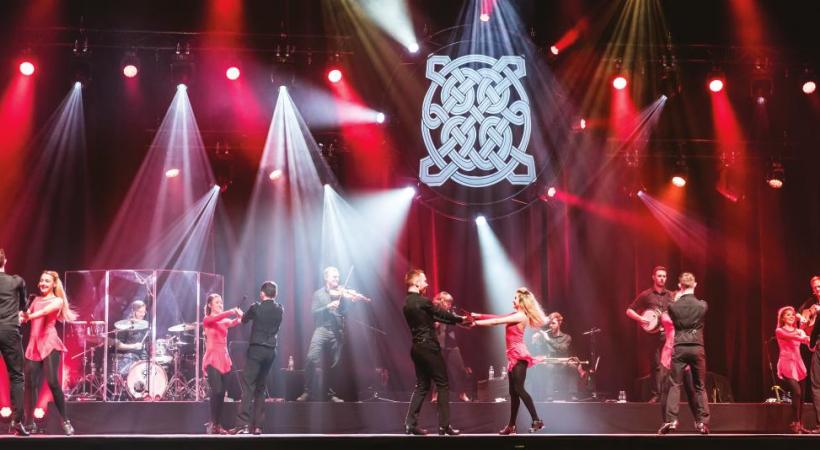 Ce spectacle coloré et joyeux donne des fourmis dans les jambes. DR