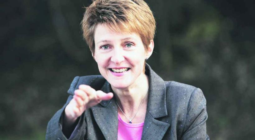 Simonetta Sommaruga défend avec brio une ligne qui n'est pas celle de son parti. 