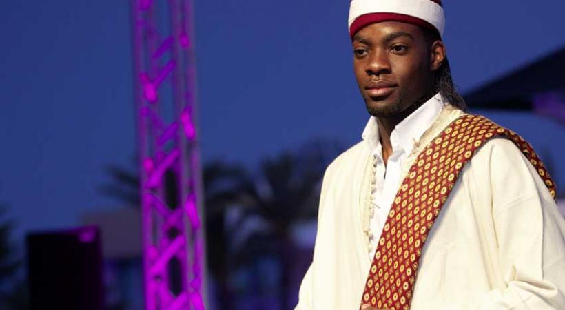 Ulysse Freitas en habit traditionnel tunisien.